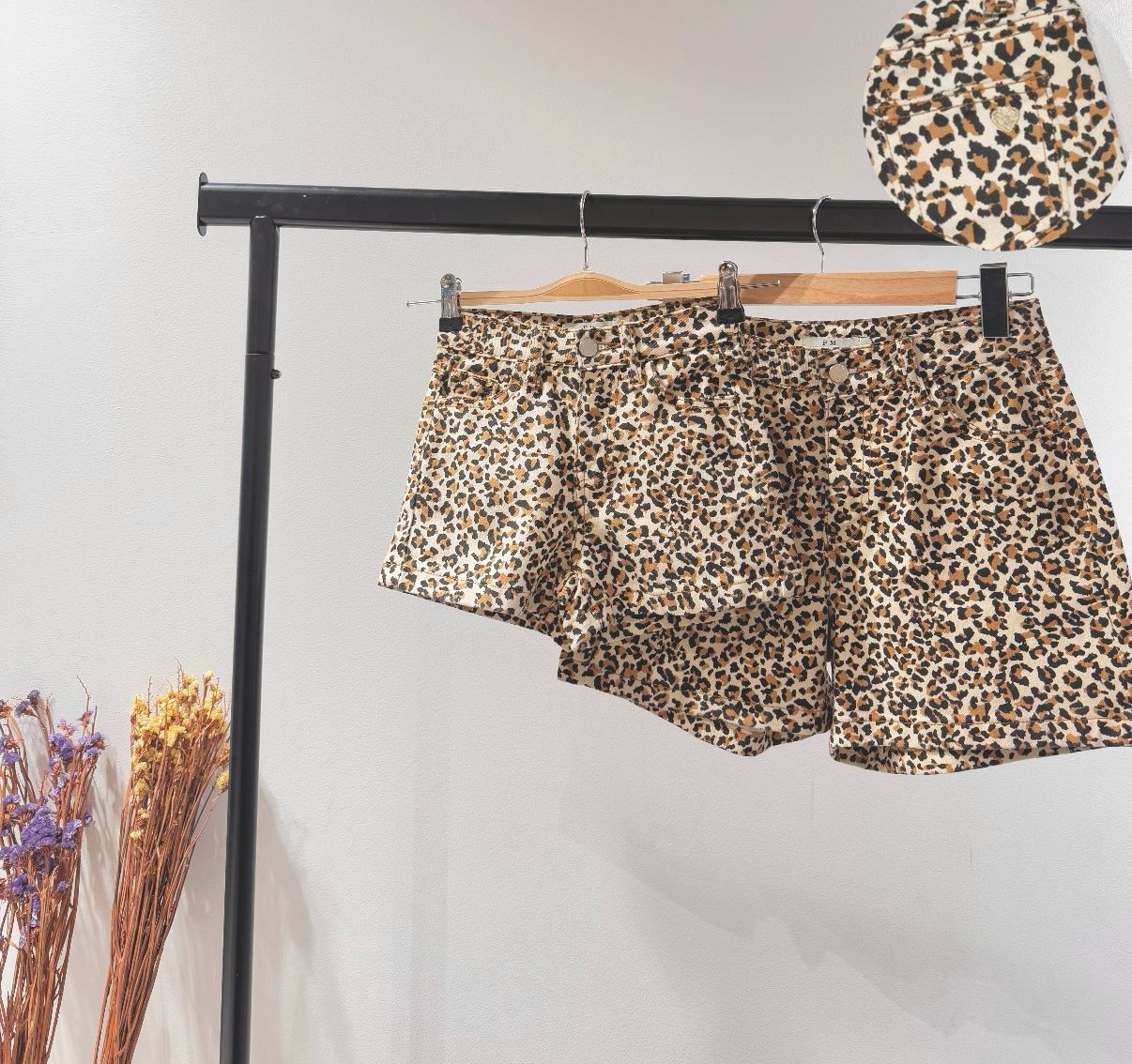 Mommy Luipard Short